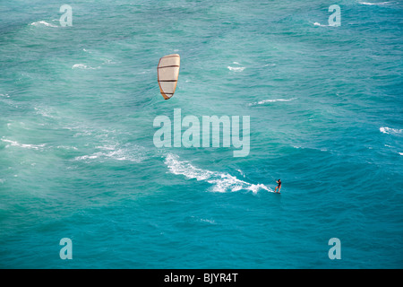 Vista aerea di un parapendio in Boracay Islands, Filippine centrali Foto Stock