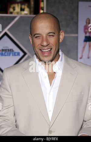 VIN DIESEL IL SUCCHIETTO premiere del film EL CAPITAN THEATRE HOLLYWOOD LOS ANGELES STATI UNITI D'AMERICA 01 Marzo 2005 Foto Stock