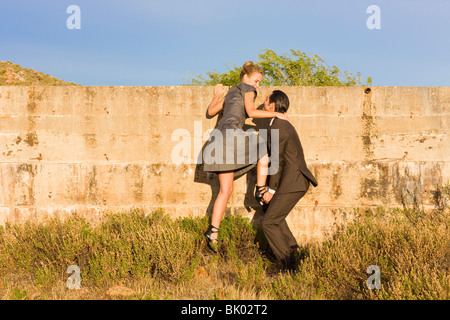 Guardando oltre il muro Foto Stock