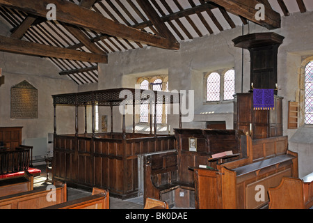 Interno, a sud-est. Chiesa di Sant'Antonio, Cartmel cadde. Parco Nazionale del Distretto dei Laghi, Cumbria, Inghilterra, Regno Unito, Europa. Foto Stock