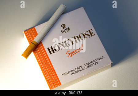 Tabacco e esente da nicotina delle sigarette a base di erbe Foto Stock