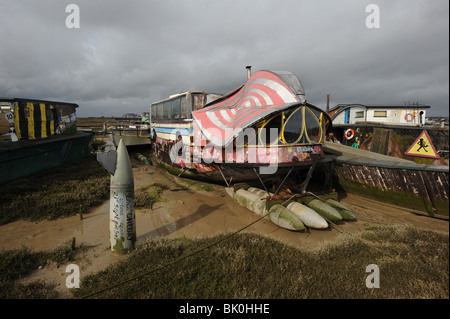 Case galleggianti sulle rive del fiume Adur a Shoreham-da-mare WEST SUSSEX REGNO UNITO Foto Stock