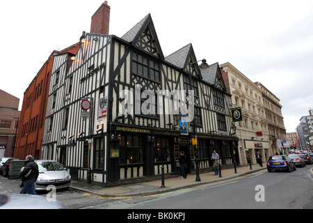 Il Shakespeare Public House,situato sulla fontana Street nel cuore della città di Manchester. Foto Stock