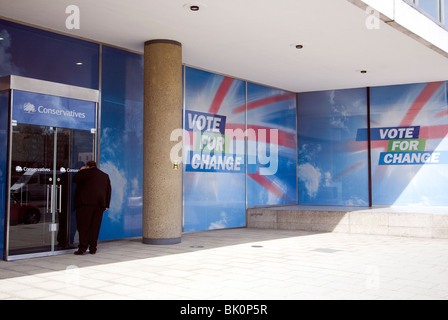 Ingresso al Partito Conservatore HQ, 30 Millbank, London Foto Stock