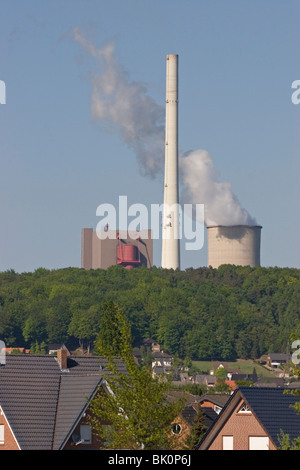 Città di Ibbenbüren davanti a un impianto alimentato a carbone Foto Stock