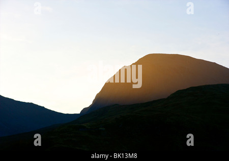 La Scozia, il sorgere del sole sopra il Ben Nevis Foto Stock