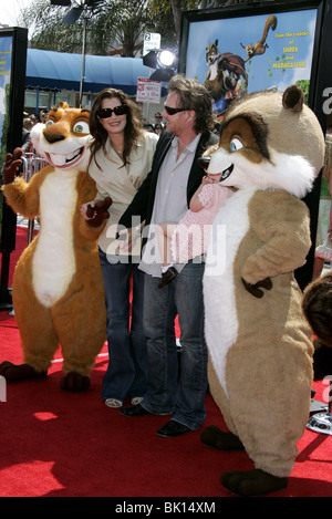 HAMMY BROOKE SHIELDS CHRIS HENCY ROWAN & RJ oltre la siepe. PREMIERE WESTWOOD LOS ANGELES STATI UNITI D'AMERICA IL 30 APRILE 2006 Foto Stock