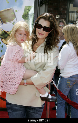 ROWAN & BROOKE SHIELDS oltre la siepe. PREMIERE WESTWOOD LOS ANGELES STATI UNITI D'AMERICA IL 30 APRILE 2006 Foto Stock