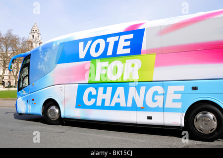 Primo piano dei conservatori 2010 campagna politica generale elettorale slogan pubblicità sul lato di autobus a Londra Foto Stock