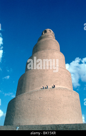 Minareto della Grande Moschea, Samarra in Iraq, 1977. Questo grande minareto a spirale fu costruito nella metà del IX secolo da il Abbasid Cali Foto Stock