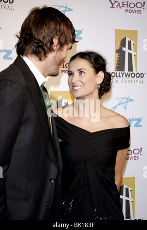 ASHTON KUTCHER e Demi Moore festival di pellicola di Hollywood 10TH HOLLYWOOD AWARDS GALA BEVERLY HILLS LOS ANGELES CALIFORNIA USA 23 OC Foto Stock