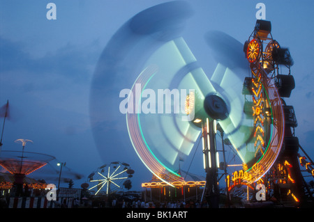 Luci di Midway a County Fair, Shenandoah Valley, Virginia, Stati Uniti d'America Foto Stock