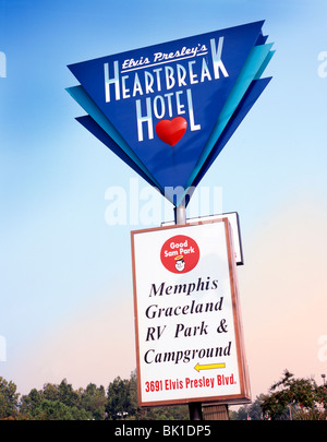 Elvis Presley's Heartbreak Hotel cartello stradale in Memphis, Tennessee, Stati Uniti d'America Foto Stock