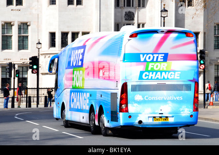 I conservatori 2010 campagna elettorale bus in Londra Foto Stock