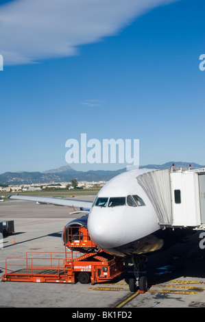 In aereo in attesa all'aeroporto di Palma per i passeggeri a bordo. Foto Stock