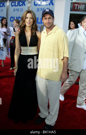 KATE BECKINSALE & Adam Sandler fare clic su Premiere del film WESTWOOD LOS ANGELES STATI UNITI D'AMERICA 14 giugno 2006 Foto Stock