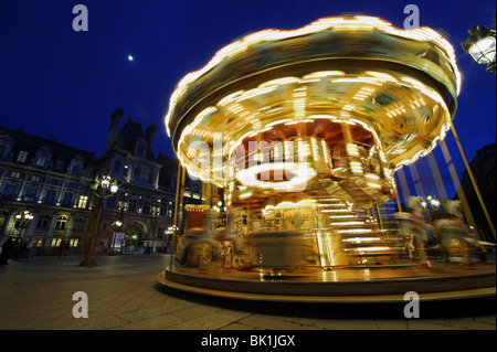 Giostra Vicino a Hotel de Ville, Parigi, Francia Foto Stock