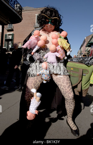 Partying depravazione e costumi nel Quartiere Francese, Mardi Gras 2010, New Orleans, Louisiana Foto Stock