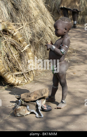 Africa, Etiopia, Debub Omo Zona,la tribù dei Mursi Foto Stock