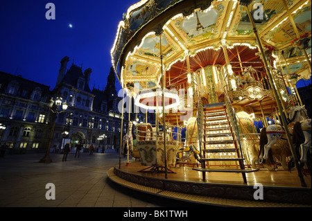 Giostra Vicino a Hotel de Ville, Parigi, Francia Foto Stock