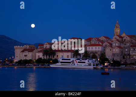 Korcula Croazia con la luna piena sorgere Foto Stock