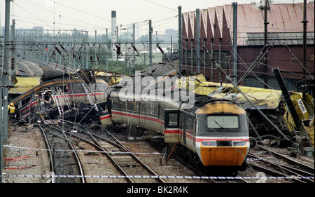 Southall incidente ferroviario sulla 19-9-1997 noto anche come la stazione ferroviaria di Paddington crash dove un Intercity 125 si è schiantato fuori Southall statio Foto Stock