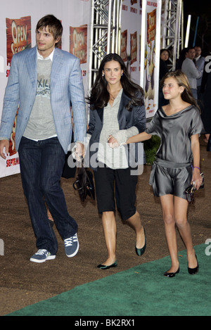 ASHTON KUTCHER demi moore & TALLULAH BELLE WILLIS aperto la stagione di LOS ANGELES PREMIERE TEATRO GRECO DI LOS ANGELES CALIFORNIA USA Foto Stock