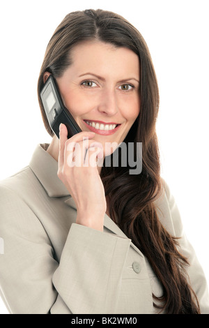 Ritratto di bella donna matura mediante telefono cellulare isolato su sfondo bianco Foto Stock