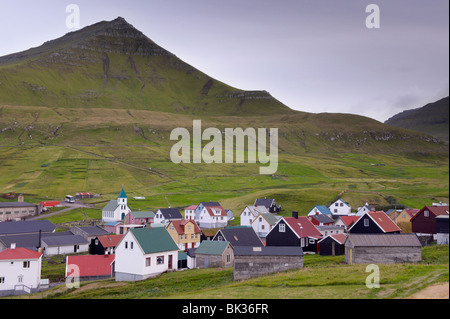 Gjogv, pittoresco villaggio nel nord di Eysturoy, Isole Faerøer (Isole Faerøer), Danimarca, Europa Foto Stock