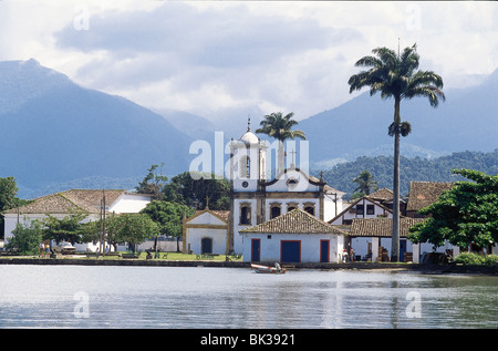 Capela de Santa Rita (Cappella di Santa Rita) al porto di Paraty, Brasile Foto Stock