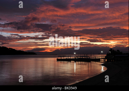 Vista al tramonto della spiaggia, Badian Island Resort e Spa a Cebu, Filippine, Sud-est asiatico, in Asia Foto Stock