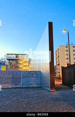 Centro di documentazione Muro di Berlino, Bernauer Street, Berlino, Germania Foto Stock