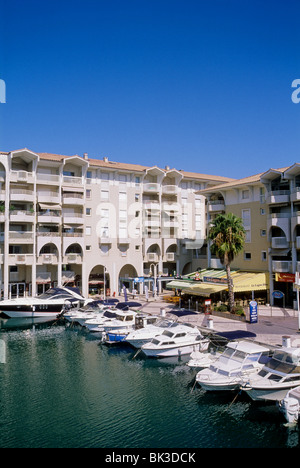 Il nuovo e moderno porto turistico di Frejus Foto Stock