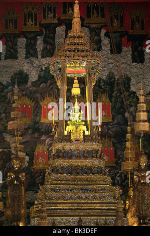 Il Buddha di Smeraldo Wat Phra Kaew tempio Buddista al Grand Palace, Bangkok, Thailandia. Foto Stock