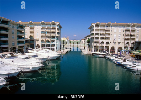 Il nuovo e moderno porto turistico di Frejus Foto Stock