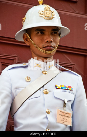 Guardia Reale al Grand Palace a Bangkok, in Thailandia. Foto Stock