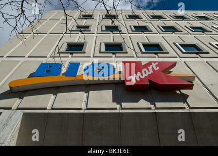 Big KMart su Market Street a Philadelphia, PA Mercoledì, 31 marzo 2010 (© Richard B. Levine) Foto Stock