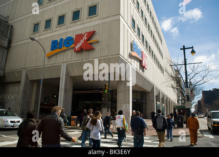 Big KMart su Market Street a Philadelphia, PA Mercoledì, 31 marzo 2010 (© Richard B. Levine) Foto Stock