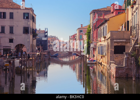 Ponte sul canal a Chioggia, Italia. Foto Stock