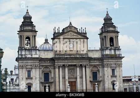 Cattedrale di Città del Guatemala (Catedral Metropolitana costruita tra il 1782 & 1815) è un esempio di architettura neoclassica Foto Stock