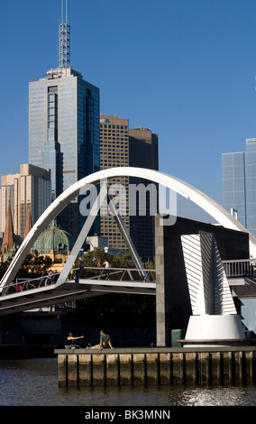 La Flinders Street Bridge, Melbourne, Australia. Foto Stock