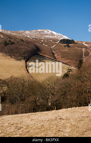 Grinsdlow Knoll dalla parte inferiore raggiunge di Kinder Scout, vicino a Edale nel Peak District Foto Stock