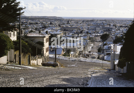 Scena di strada in un quartiere di Punta Arenas, Cile Foto Stock