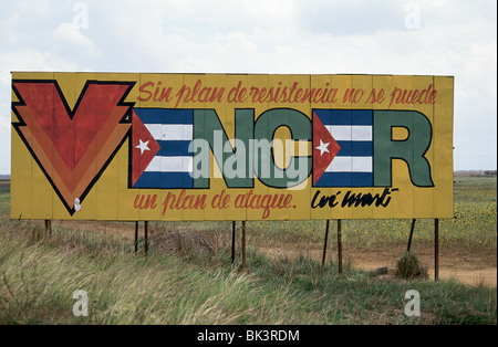 Cartellone cubano con uno slogan Jose Marti, 'Senza un piano di resistenza non si può lanciare con successo un piano di attacco,' Pinar del Rio Provincia, Cuba Foto Stock