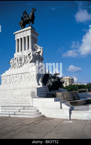 Su Avenida de las Misiones è un monumento al generale Maximo Gomez generale Maximo Gomezís figlia (Margarita Gomez)svelato Foto Stock