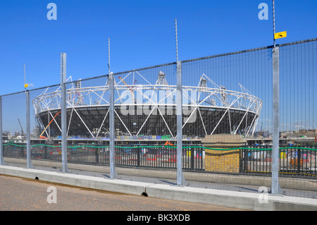 2012 Olympic Stadium parte del perimetro la recinzione di sicurezza Foto Stock