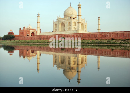 Fotografia Mahal Thai fatto su un fronte fiume Jamuna bank prima del tramonto . Foto Stock