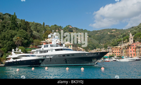 Portofino le barche nel porto Foto Stock