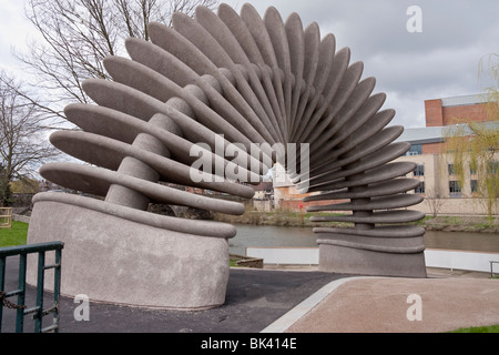 Il "Salto di qualità" scultura a Shrewsbury Foto Stock