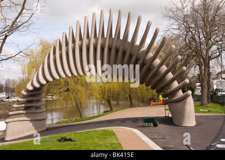 Il "Salto di qualità" scultura a Shrewsbury Foto Stock